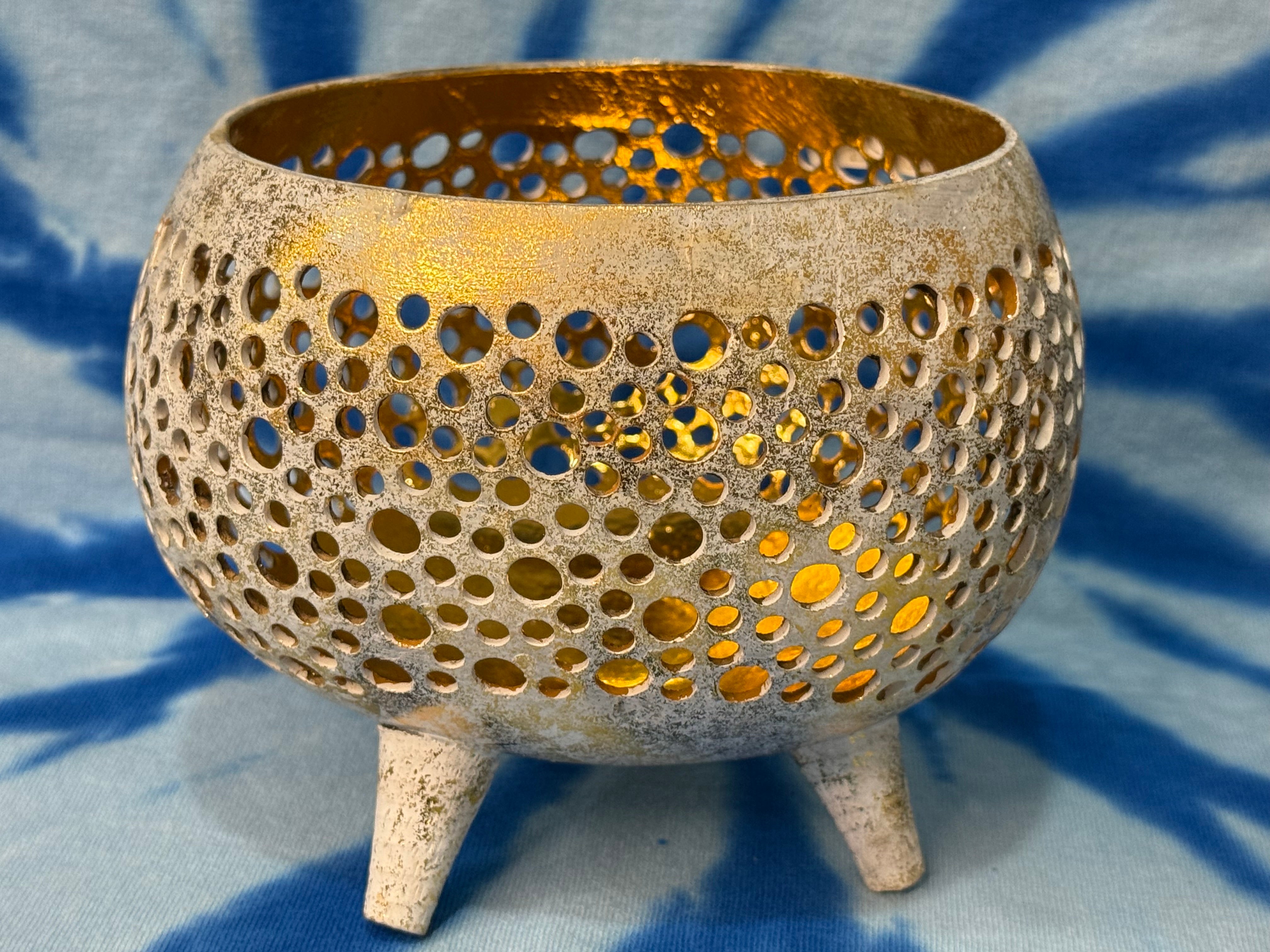 COCONUT SHELL CANDLE HOLDERS W/FEET ASSORTED